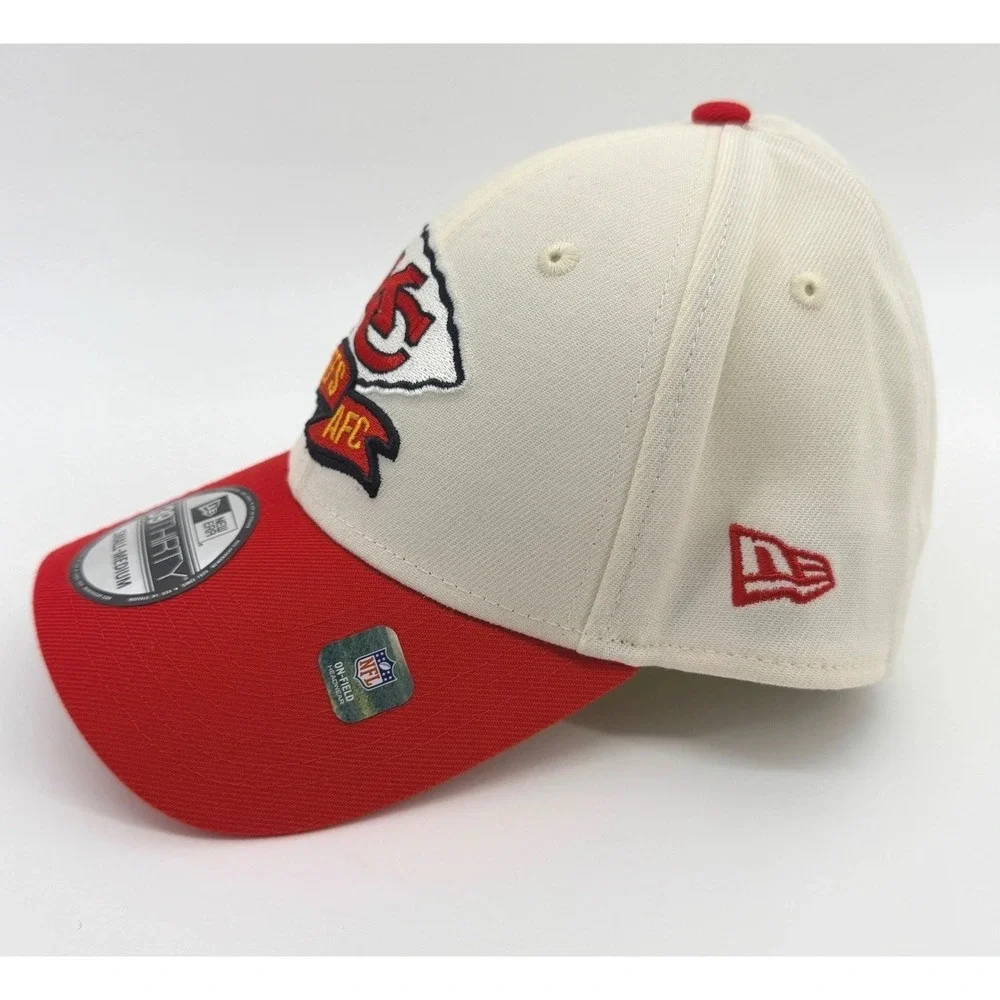 New Era Kansas City Chiefs Hat Men S/M White Red 39THIRTY NFL AFC Curved Brim